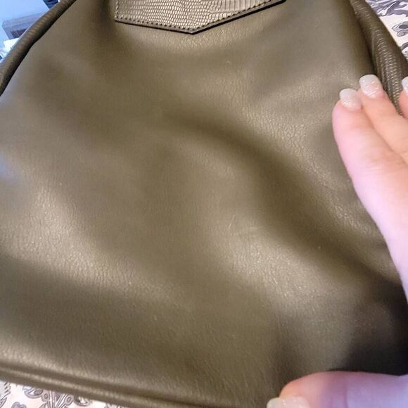 Simply Vera Vera Wang OLIVE GREEN Faux Leather Purse Backpack Handbag - Picture 8 of 8